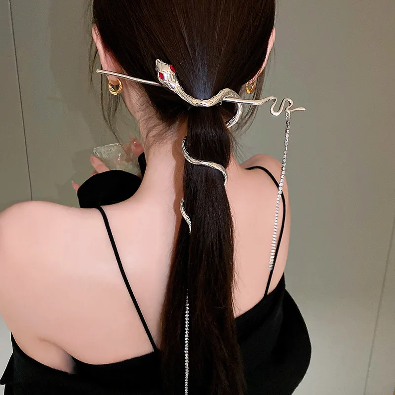 2023 Нова диамант родословни с четка във формата на змия, игла за коса във формата на змия, Проста верига с четка за коса, дамски модни аксесоари за коса Изображение 0