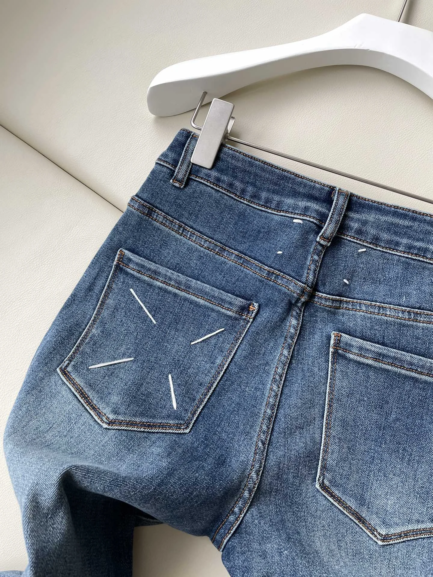 2023 нови дамски модни тънки ежедневни дънки с завязками на задните джобове 0626 Изображение 3