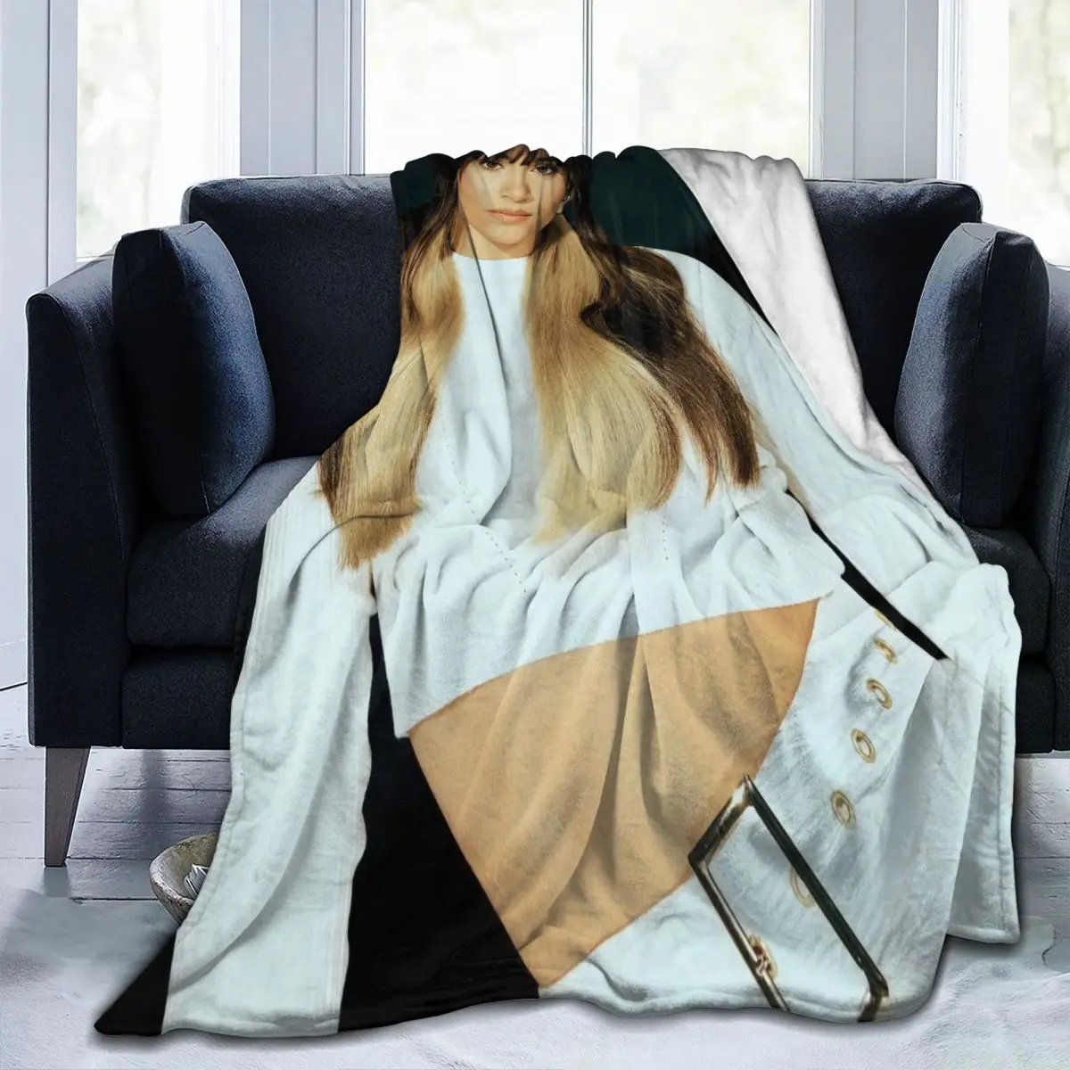 Aitana Beauty Girl Каре Съвременно Джобно незалепващо Одеяло за Къмпинг Изображение 0