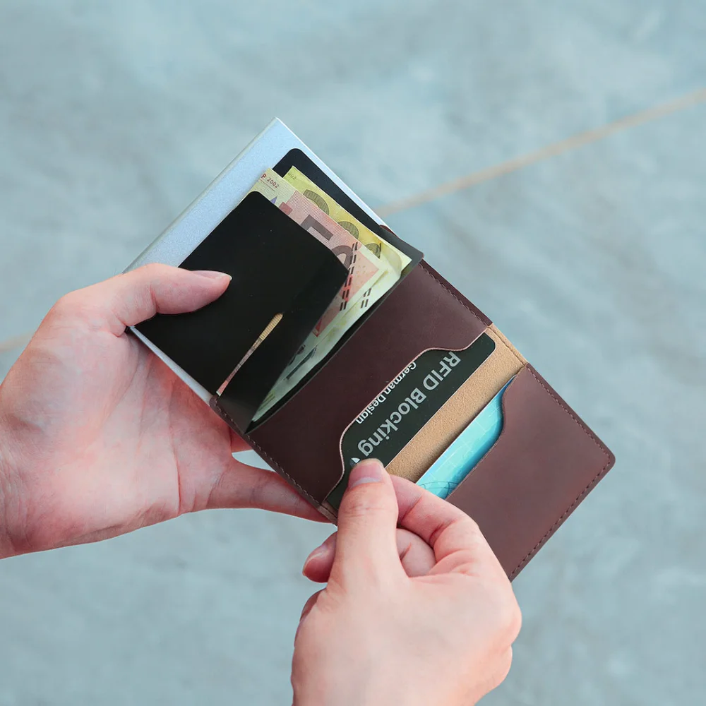 RFID анти-кражба четка, автоматична всплывающая чанта за карти, ультратонкая метална чанта за кредитни карти, мъжки портфейл с няколко карти, изработени от въглеродни влакна Изображение 2