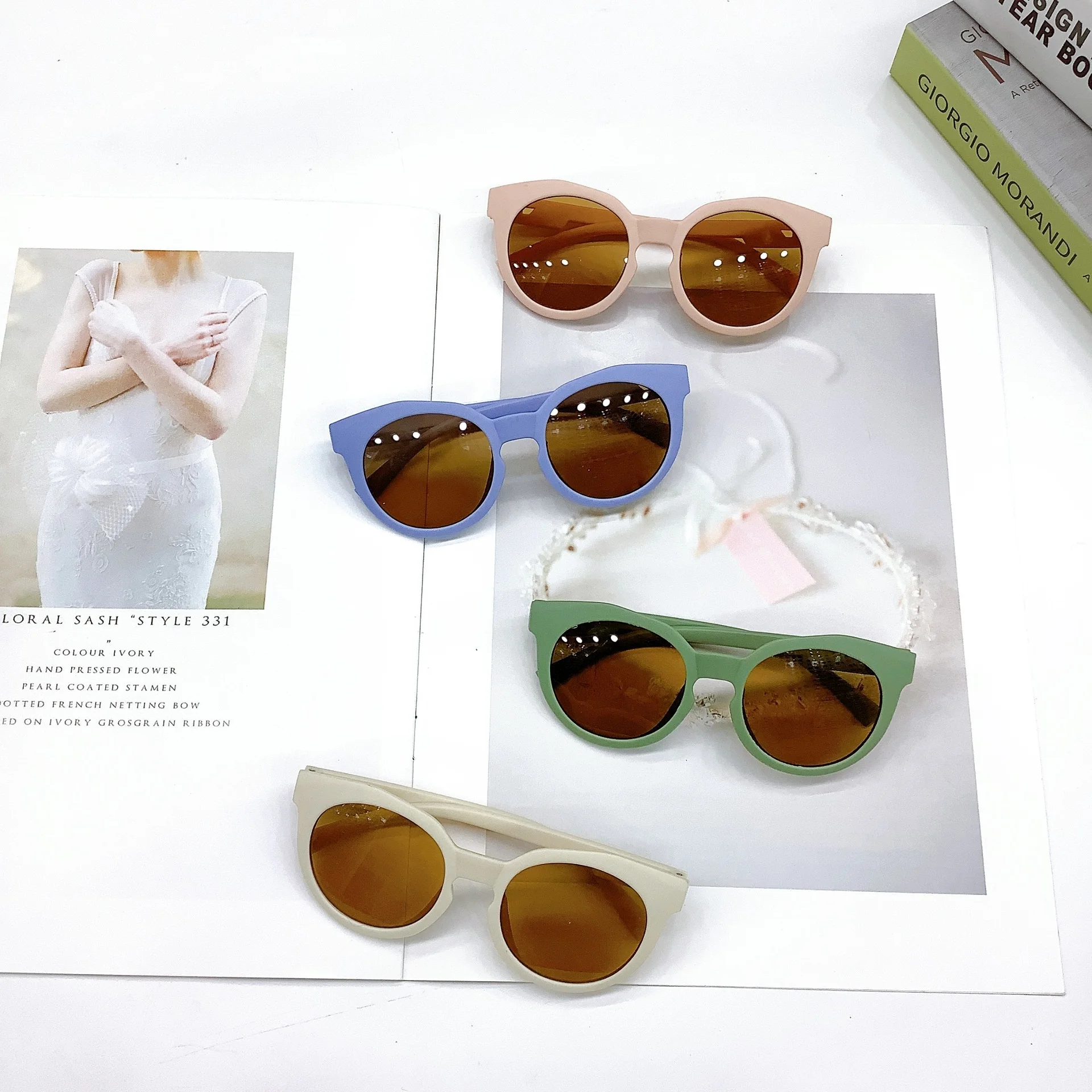 детски слънчеви очила с модерен сенника от виолетови, детски слънчеви очила Изображение 1