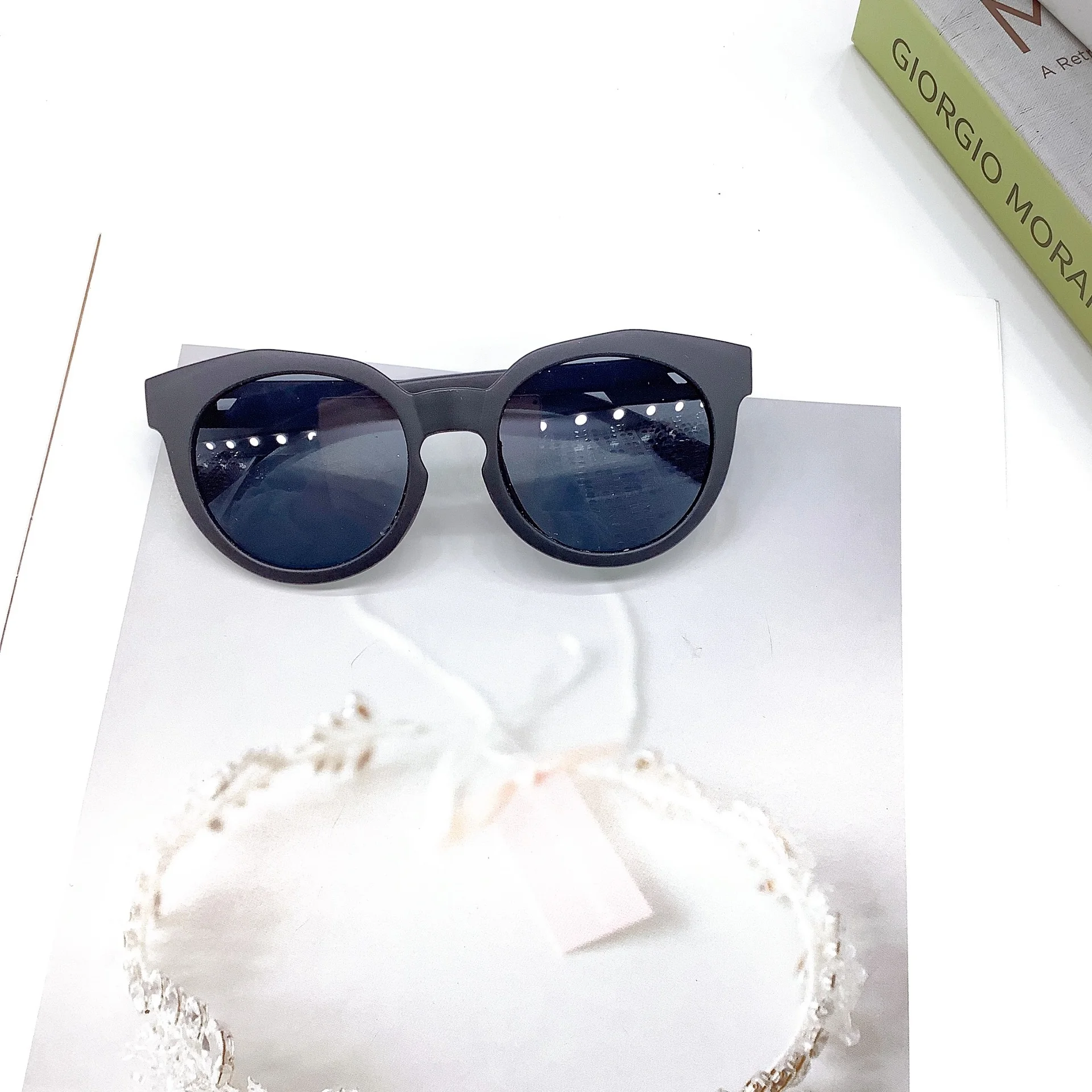 детски слънчеви очила с модерен сенника от виолетови, детски слънчеви очила Изображение 4