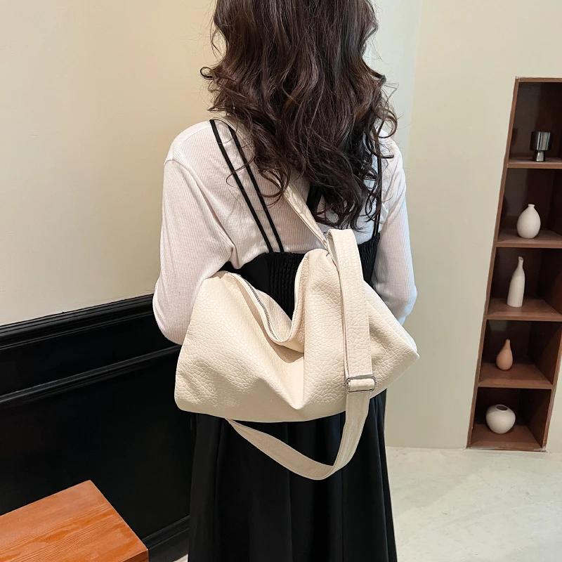 Една проста ежедневна дамска чанта-тоут от изкуствена кожа голям капацитет, популярните модни дамски чанти през рамо с едно рамо Изображение 1