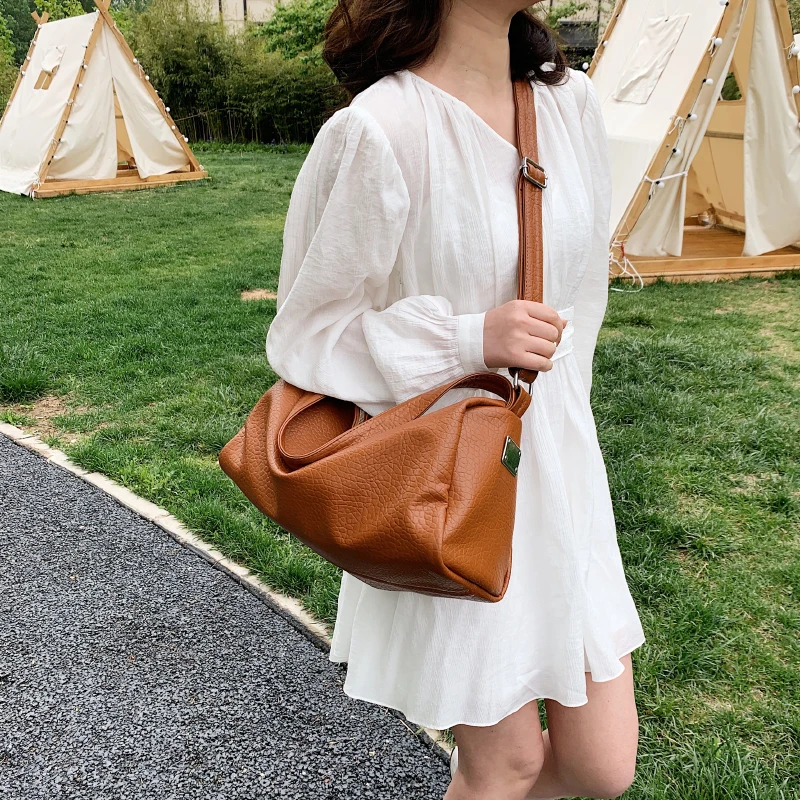 Една проста ежедневна дамска чанта-тоут от изкуствена кожа голям капацитет, популярните модни дамски чанти през рамо с едно рамо Изображение 3