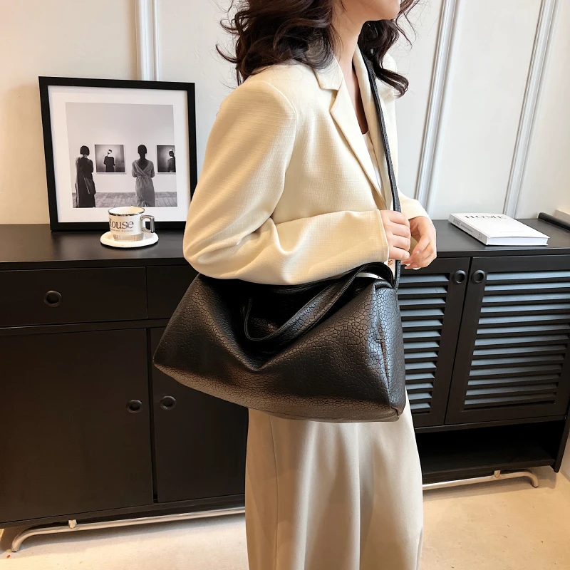 Една проста ежедневна дамска чанта-тоут от изкуствена кожа голям капацитет, популярните модни дамски чанти през рамо с едно рамо Изображение 4