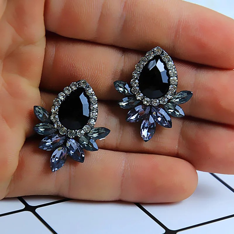 Корейски модни творчески обеци-карамфил с кристали във формата на черно цвете, кристални акрилни обеци в стил ретро, дамски бижута Изображение 2