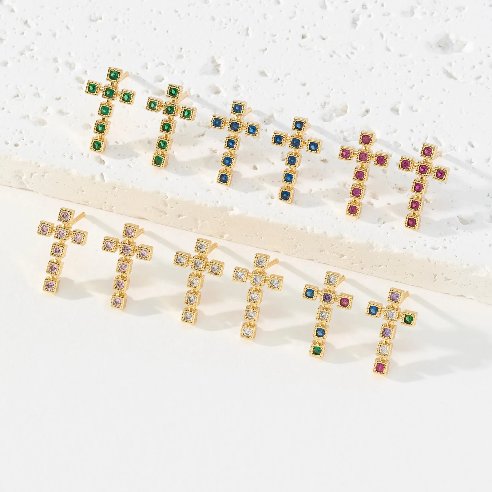 Лесни Сладки малки обеци-карамфил с кристали във формата на кръст за жени, обеци, златен на цвят, женски религиозни бижута Изображение 2