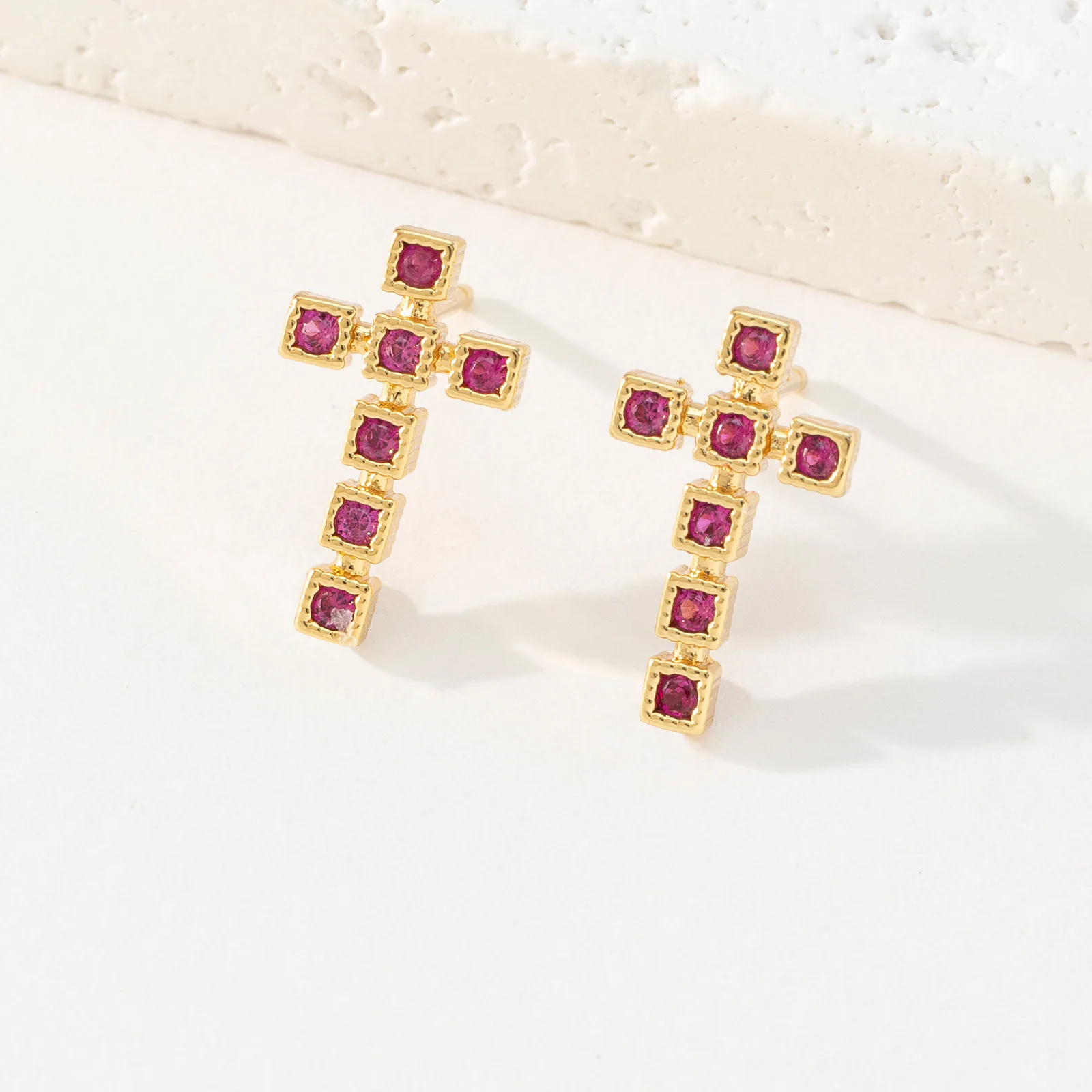 Лесни Сладки малки обеци-карамфил с кристали във формата на кръст за жени, обеци, златен на цвят, женски религиозни бижута Изображение 3