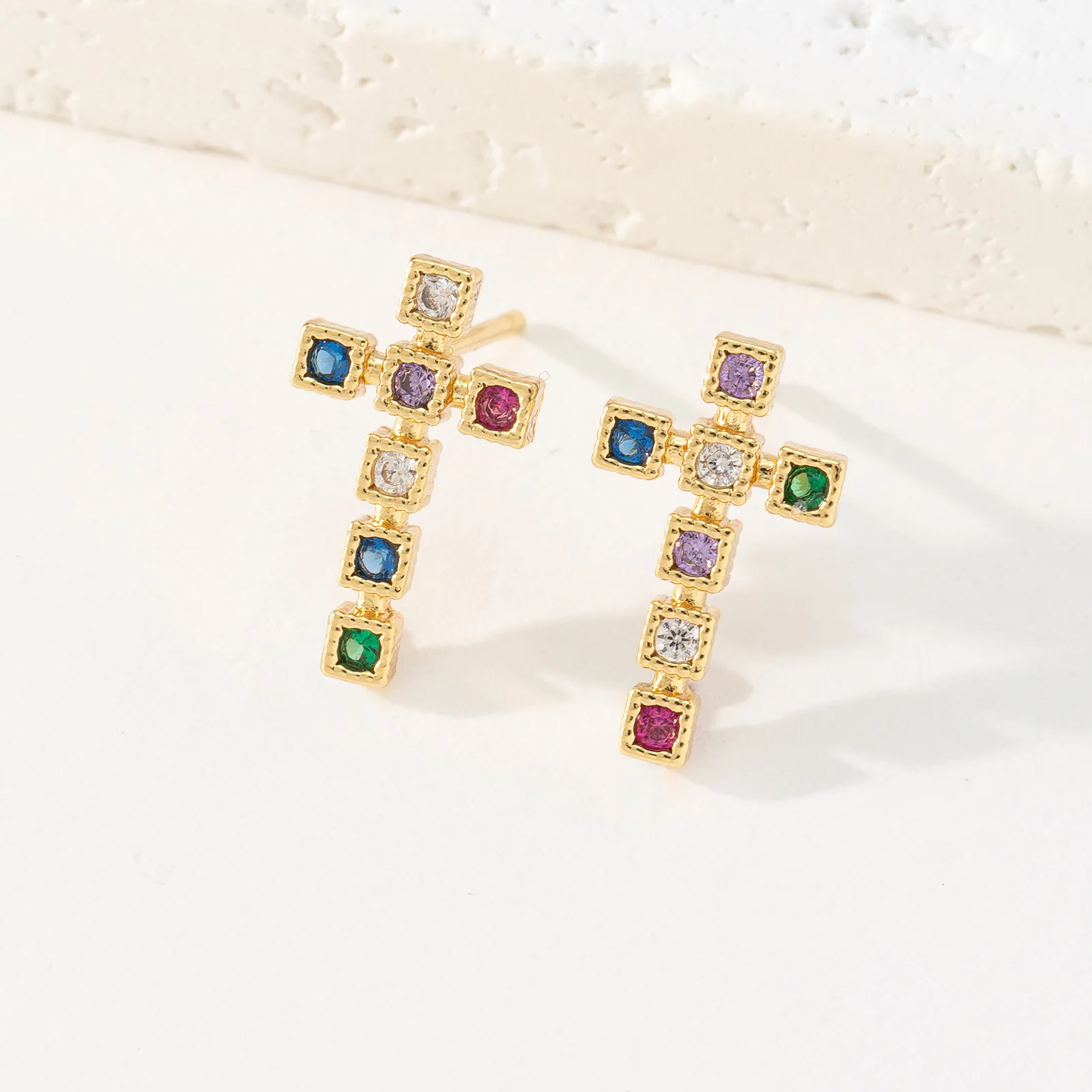 Лесни Сладки малки обеци-карамфил с кристали във формата на кръст за жени, обеци, златен на цвят, женски религиозни бижута Изображение 5