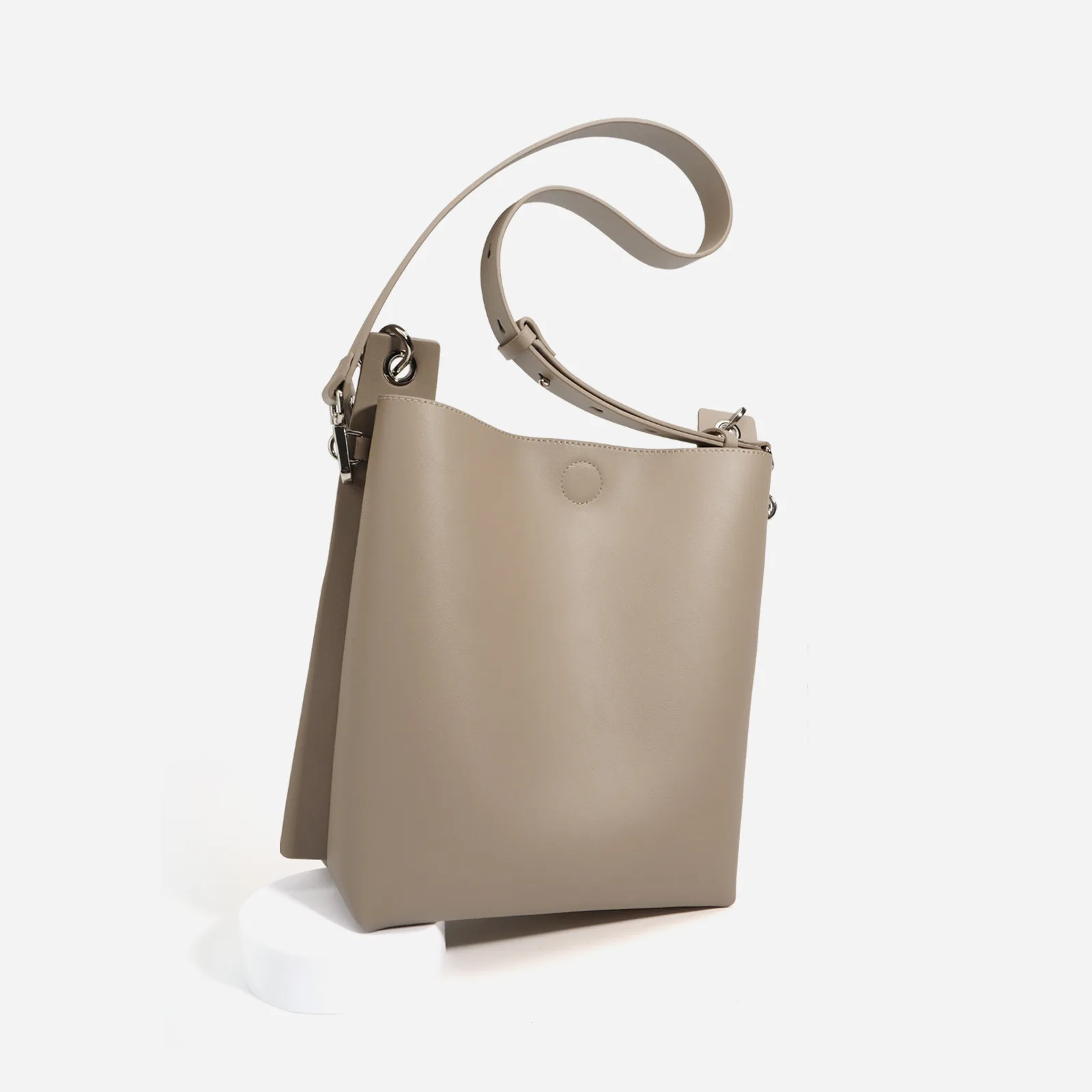 Луксозна дизайнерска чанта-кофа, на рамото, на новост 2023, модни дамски чанти-тоутеры голям капацитет, дамски ръчни чанти с високо качество, меки Чанти Изображение 5