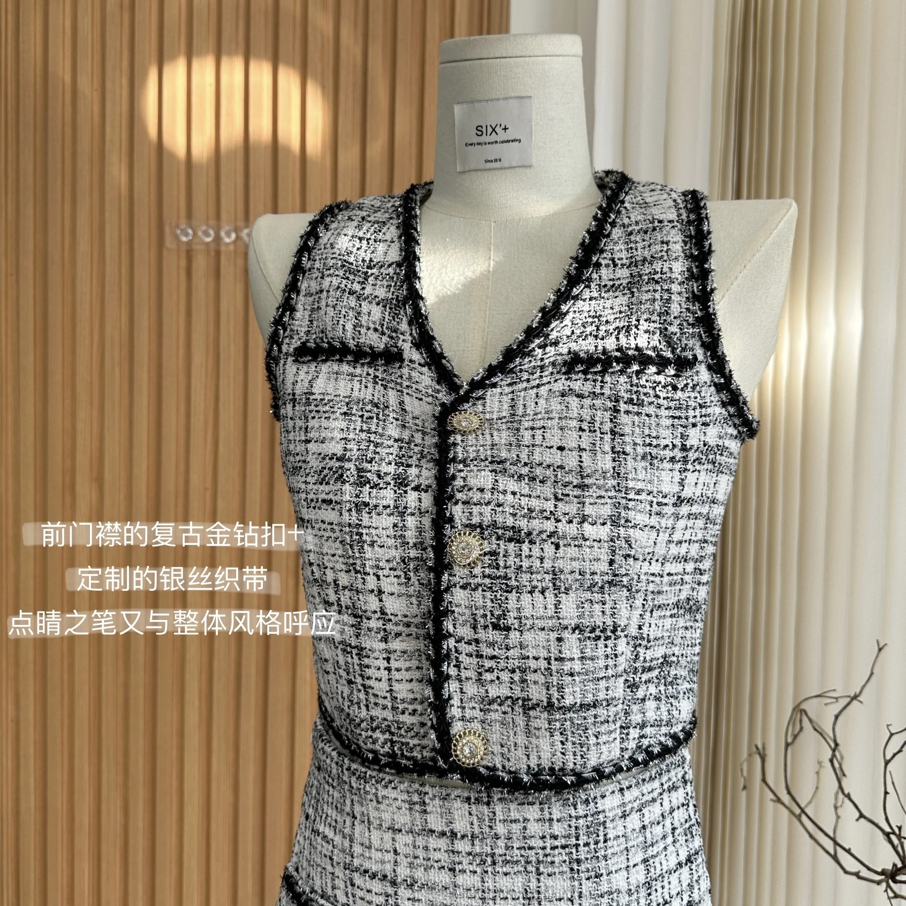 Малко Ароматен летен моден туид комплект от 2 теми за жени, корейски однобортные блузи без ръкави + облегающая мини-пола с висока талия Изображение 3