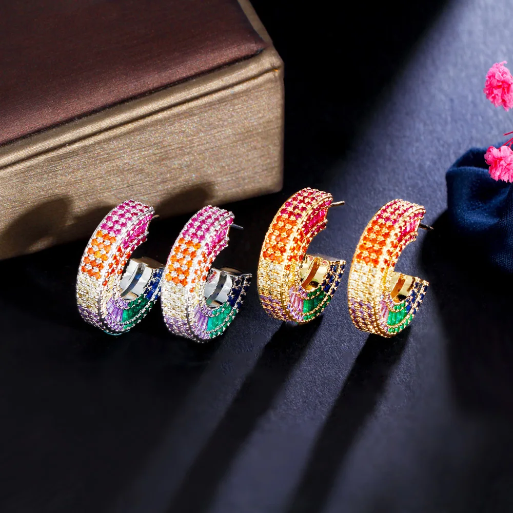 Пера, нежни цветни преливащи кубични циркониеви обеци-халки златен цвят, полукръгли обеци-халки за жени 2023, модни маркови бижута E319 Изображение 5