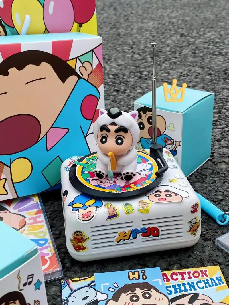 Серия Crayon Shin-Chan, скъпа аудио Bluetooth високоговорител, кукла, за декорация, аниме фигурки, модели играчки за деца, подарък кутия, комплект Изображение 3