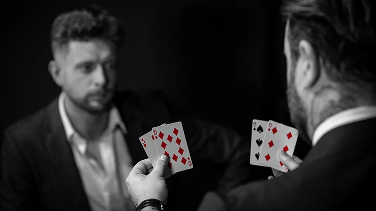Хит (трикове и онлайн инструкции) Люк Джермея Магията на карти за игра в близък план на една Илюзия Ментализм Подпори за фокуси magic Изображение 2